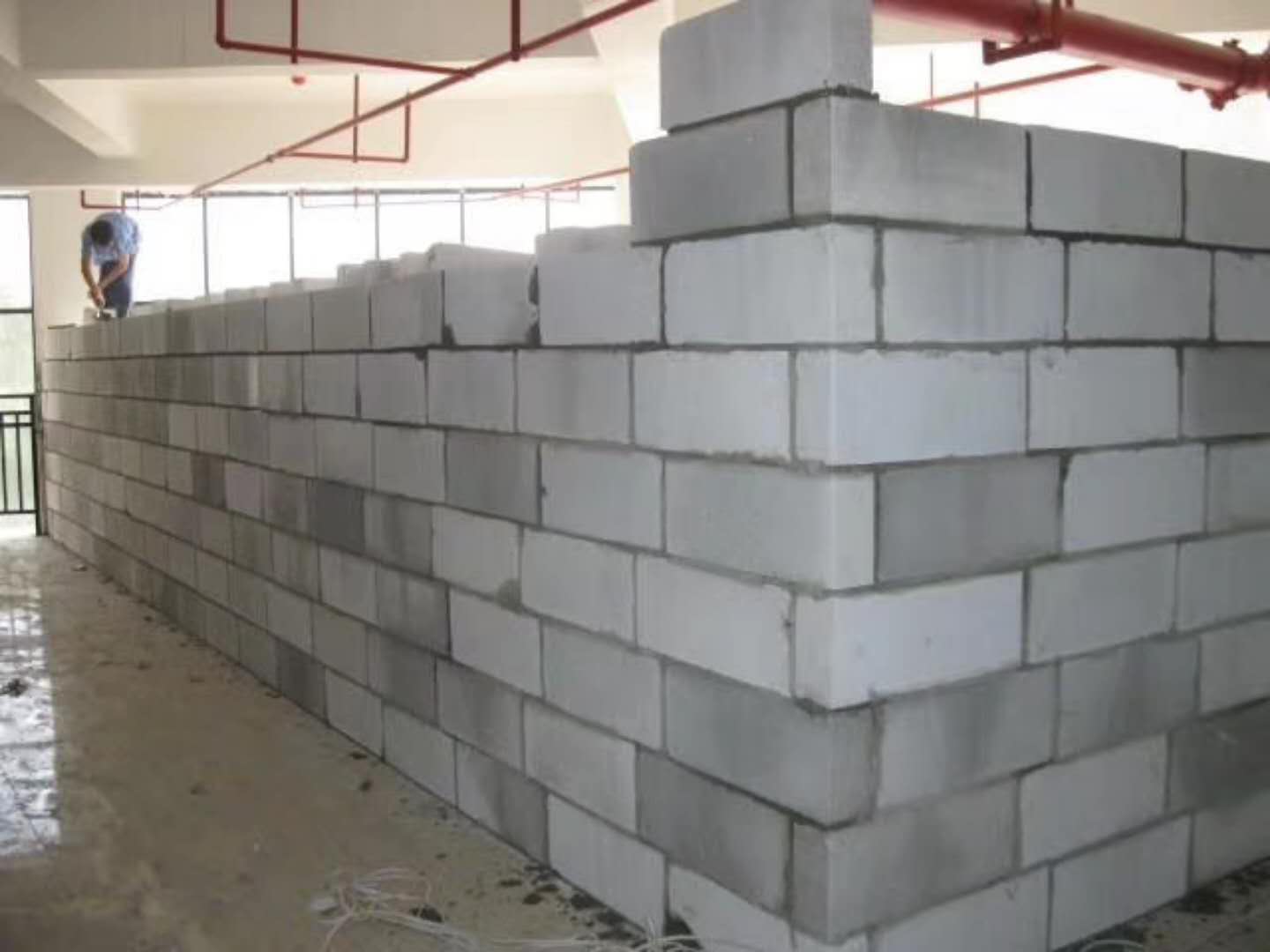 龙山蒸压加气混凝土砌块承重墙静力和抗震性能的研究